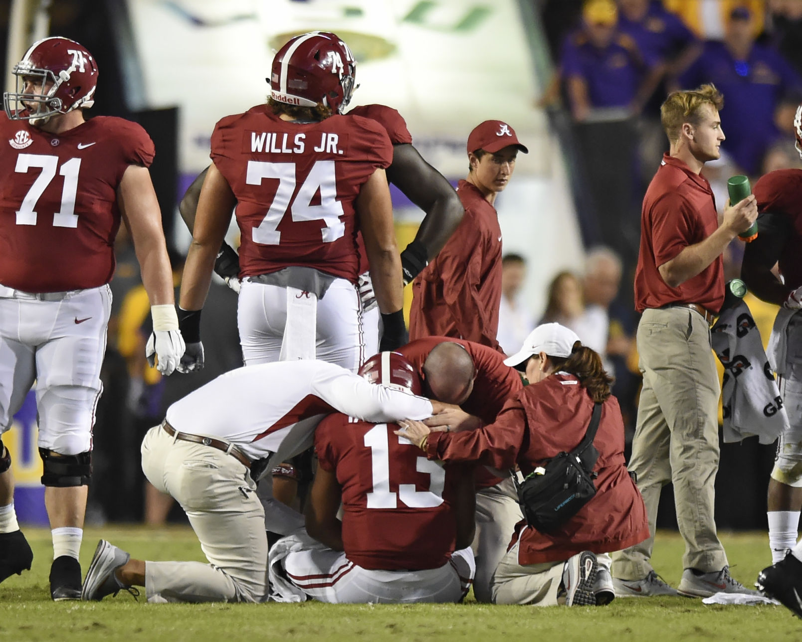 lsualabamafootball.110418_875